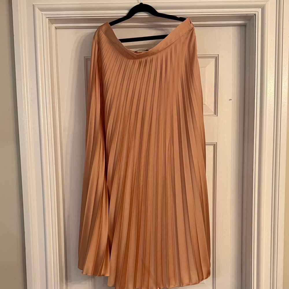 Zara Elegant Pleated Skirt